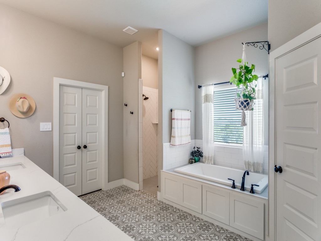 4001 Overlook Way Weatherford TX 76085