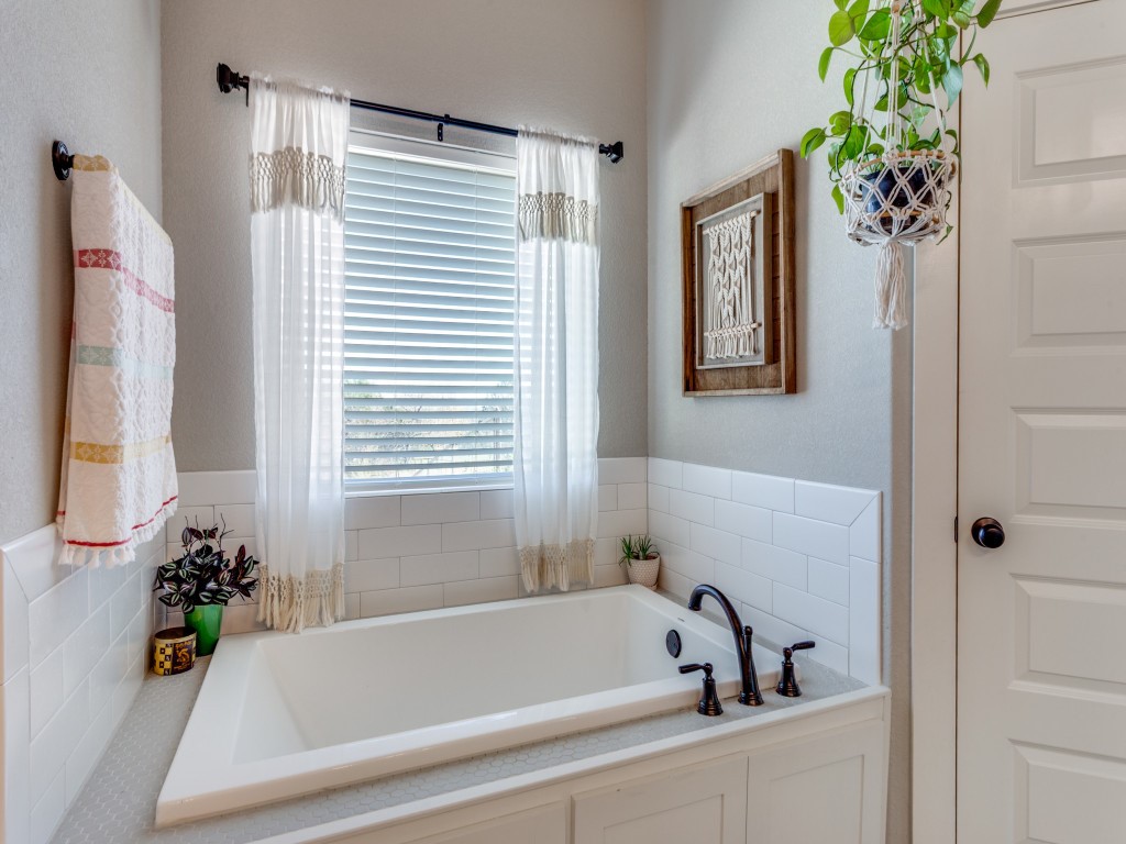 4001 Overlook Way Weatherford TX 76085