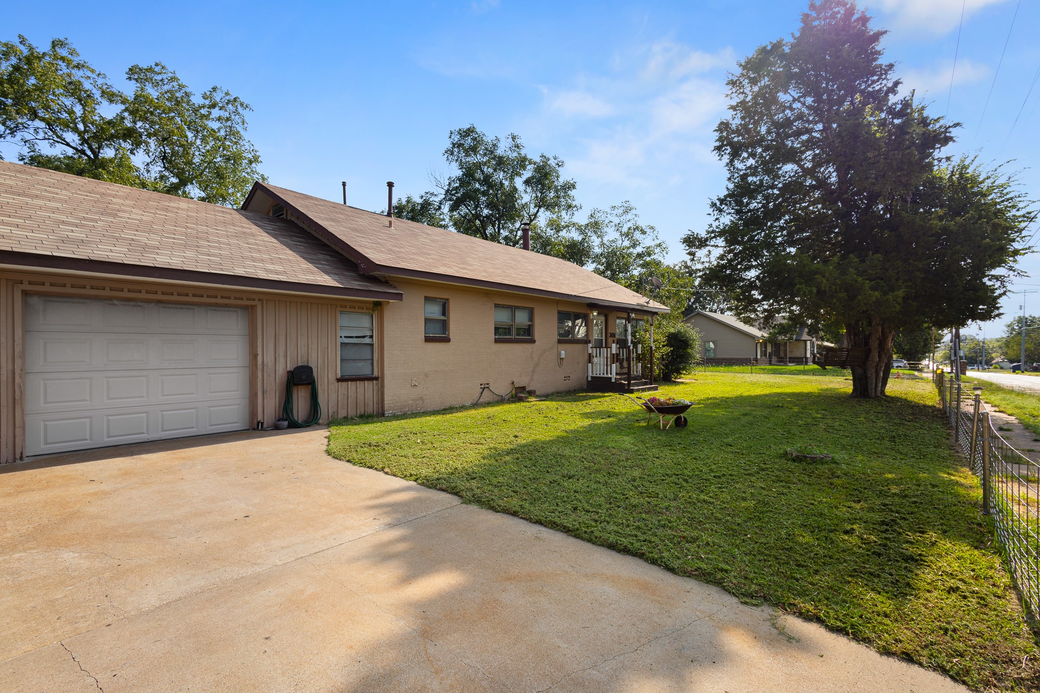 301 W Nelson Street Bowie TX 76230