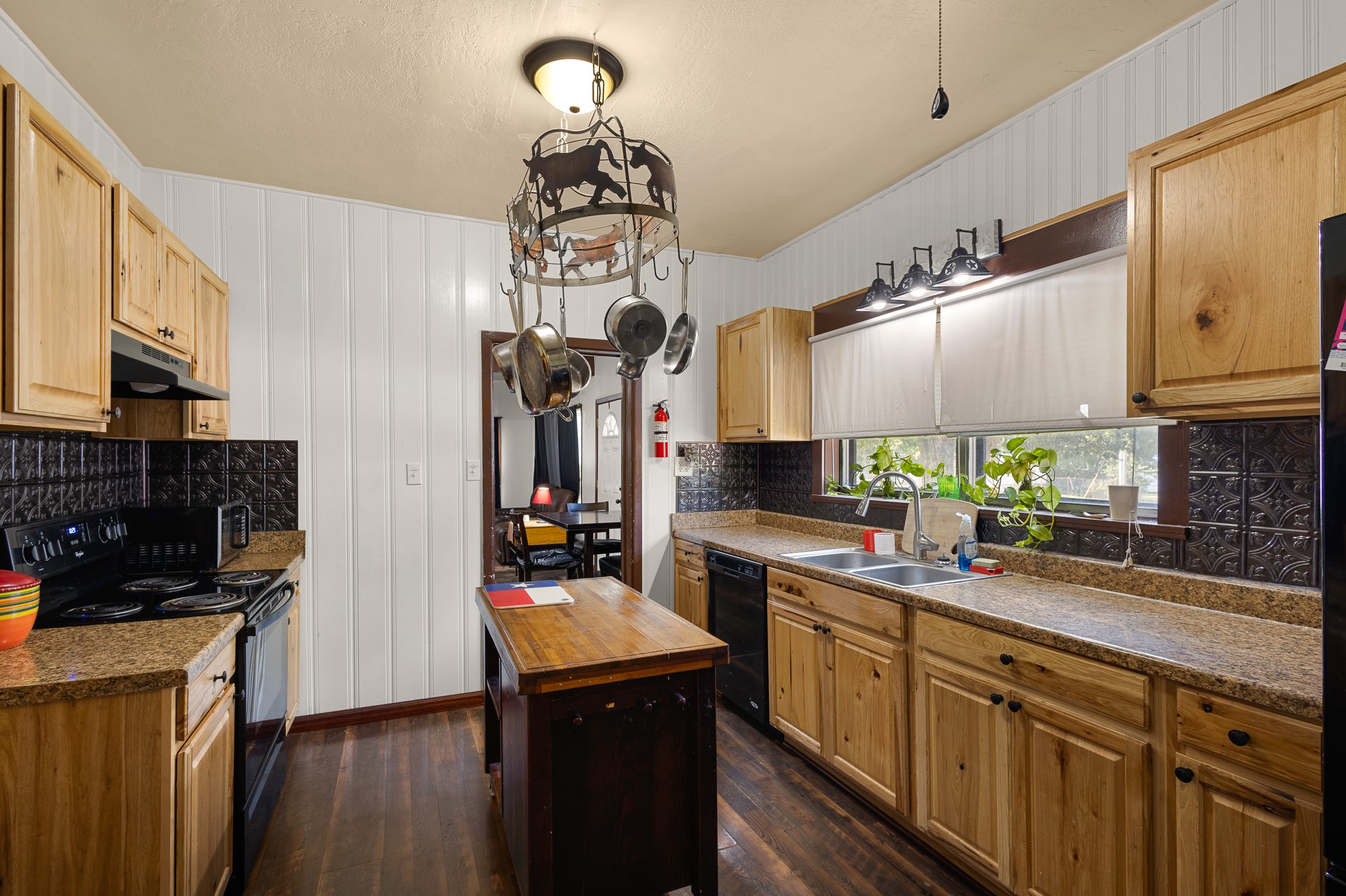 301 W Nelson Street Bowie TX 76230