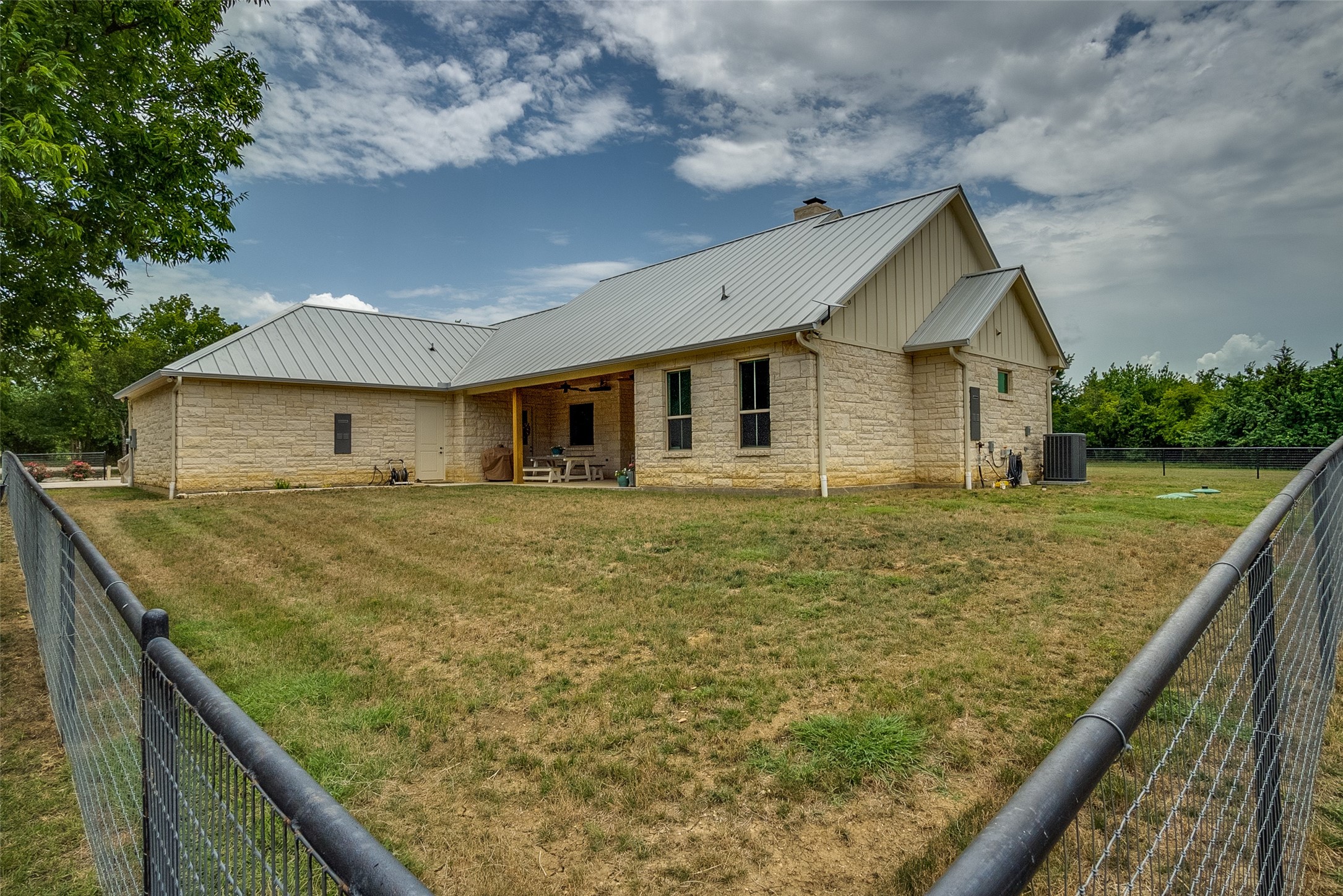 6860 County Road 302 Grandview TX 76050
