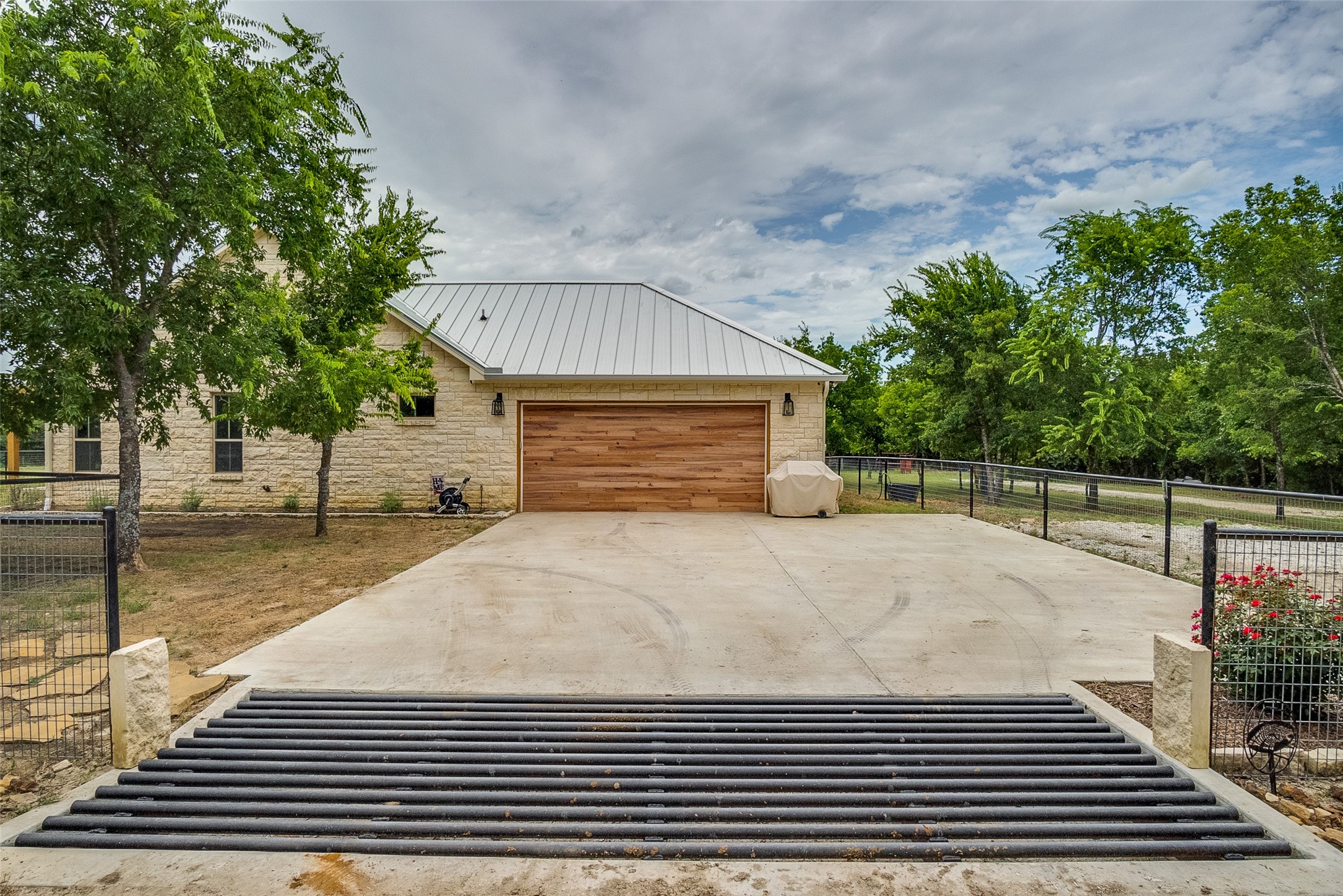 6860 County Road 302 Grandview TX 76050