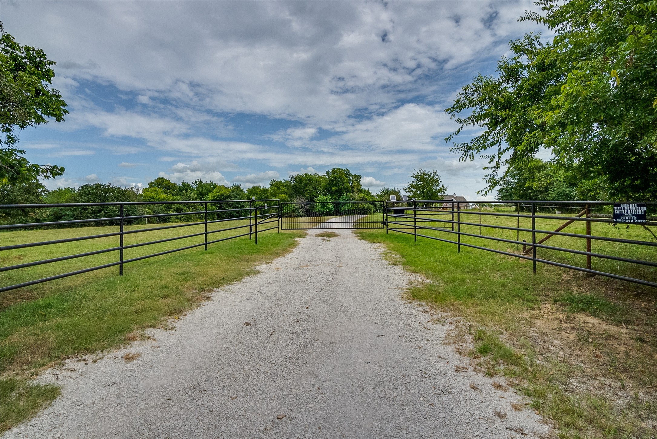 6860 County Road 302 Grandview TX 76050