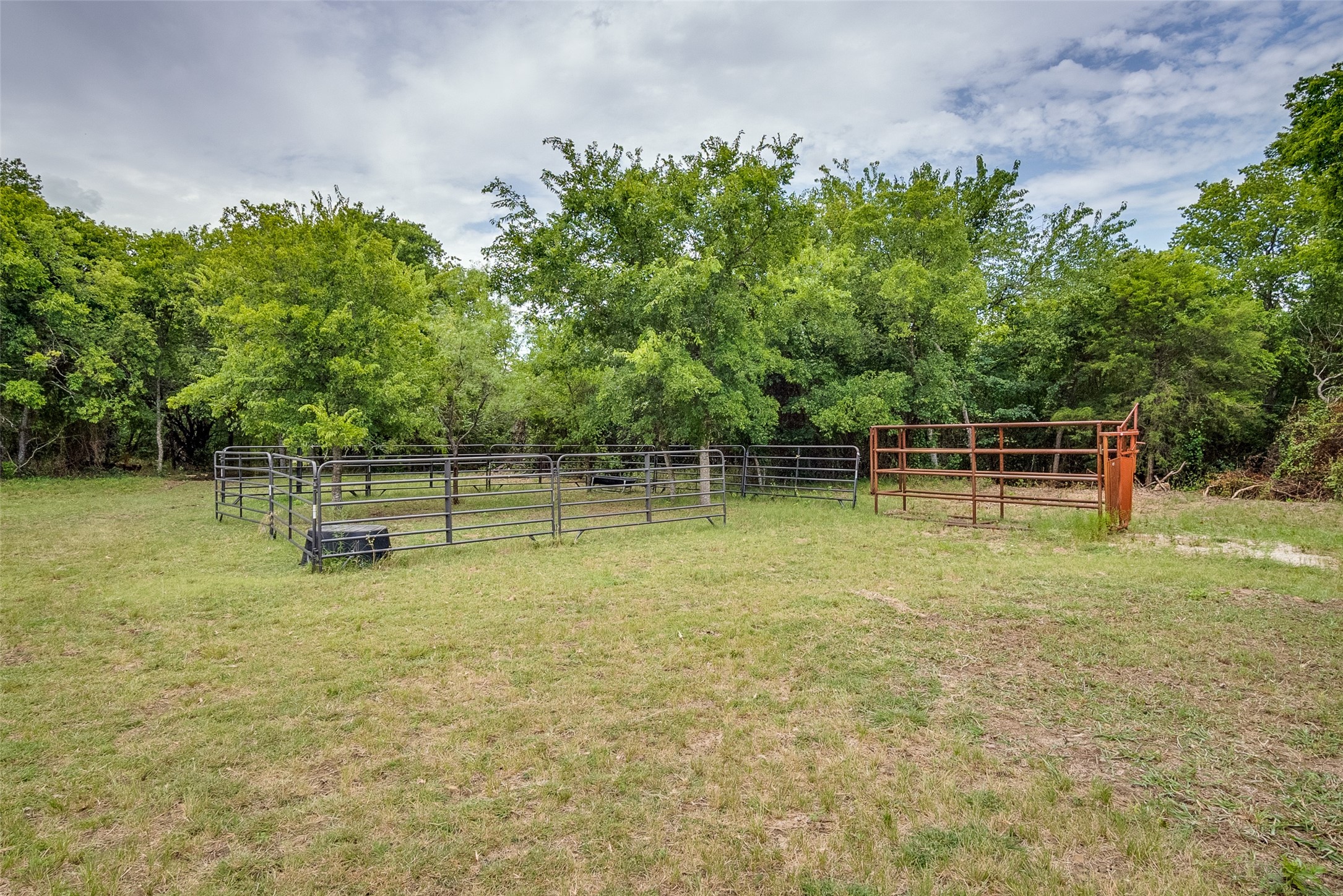 6860 County Road 302 Grandview TX 76050