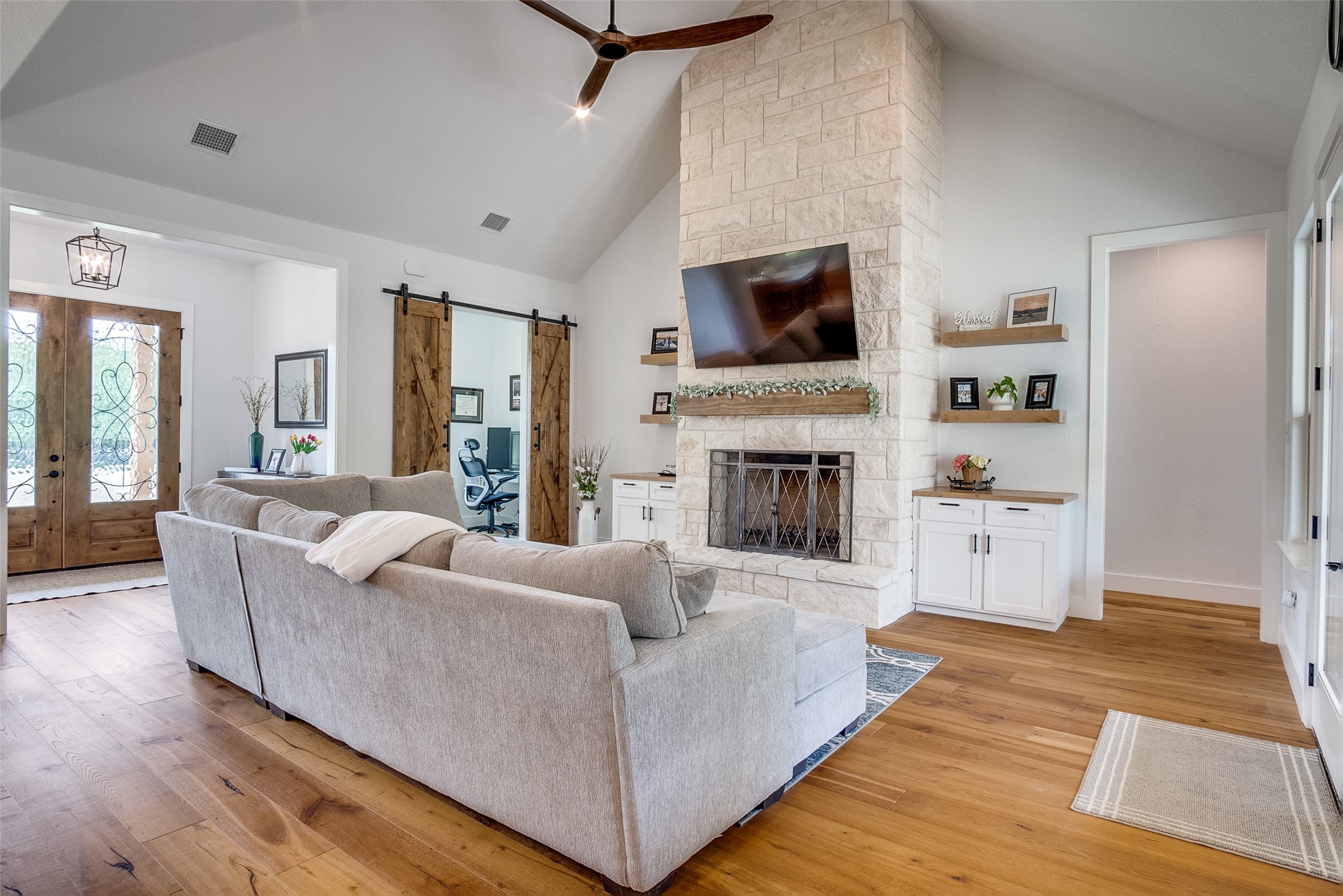 6860 County Road 302 Grandview TX 76050