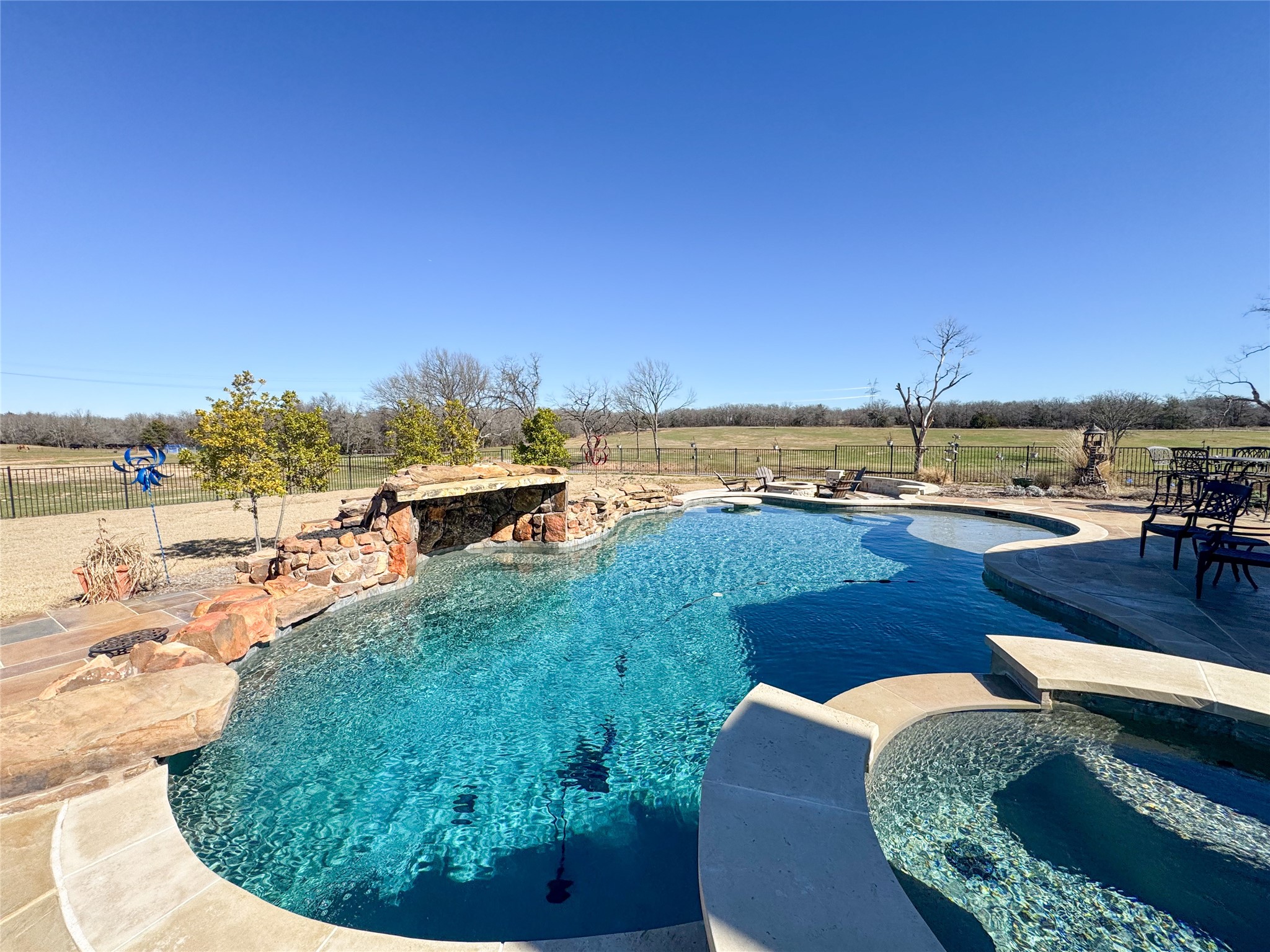 1466 County Road 1270 Alvord TX 76225