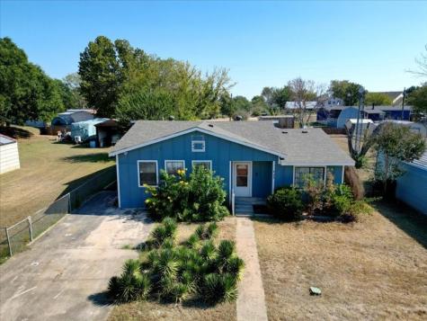 33 Park Lane Gainesville TX 76240
