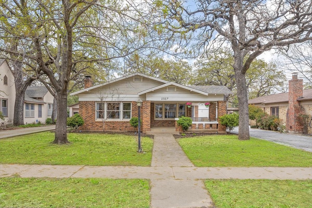 2327 Marigold Avenue Fort Worth TX 76111