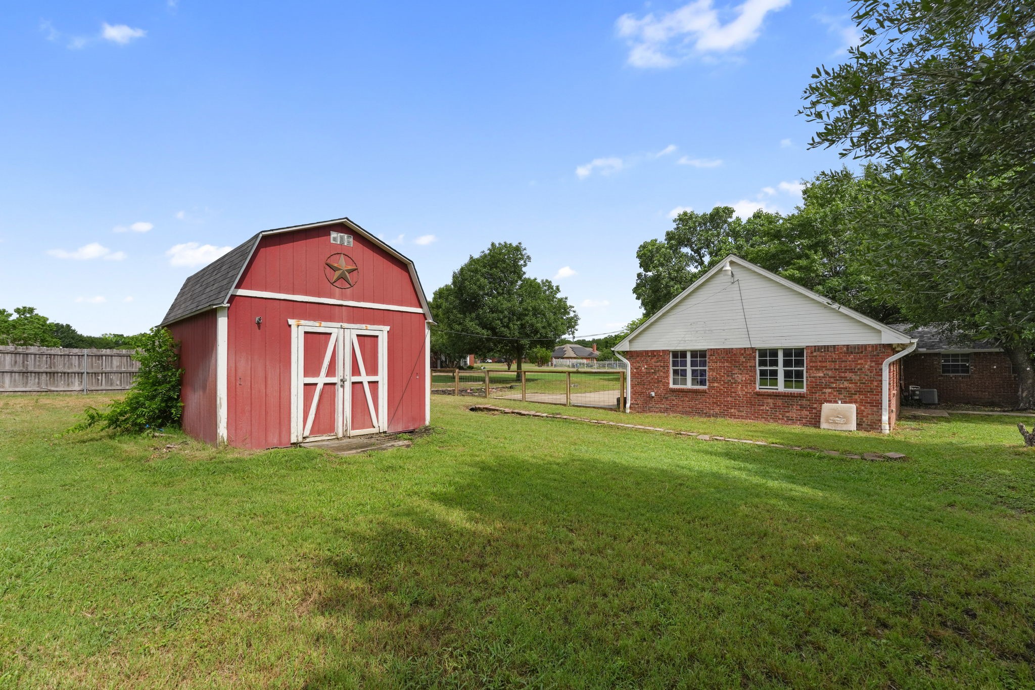 302 Thorntree Drive Ovilla TX 75154
