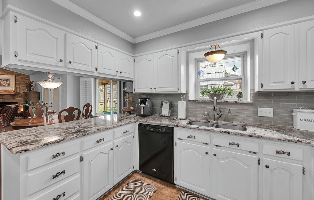 1065 Dendron Drive Hewitt TX 76643
