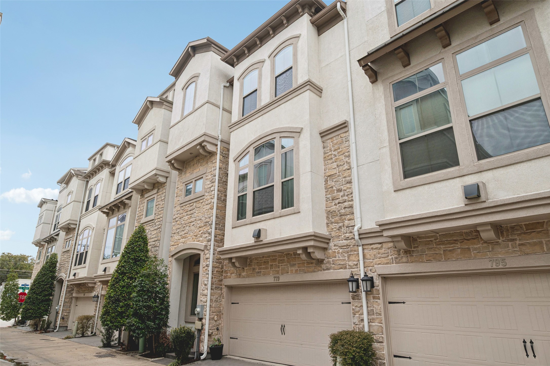 779 Lacey Oaks Place Dallas TX 75204