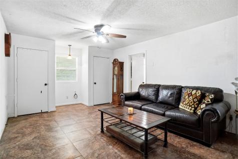 904 S Perrin Street Decatur TX 76234