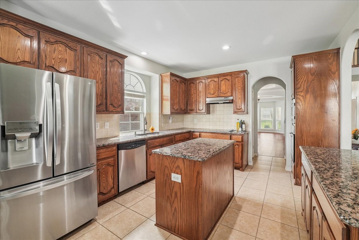 5856 Summerwood Drive Grand Prairie TX 75052