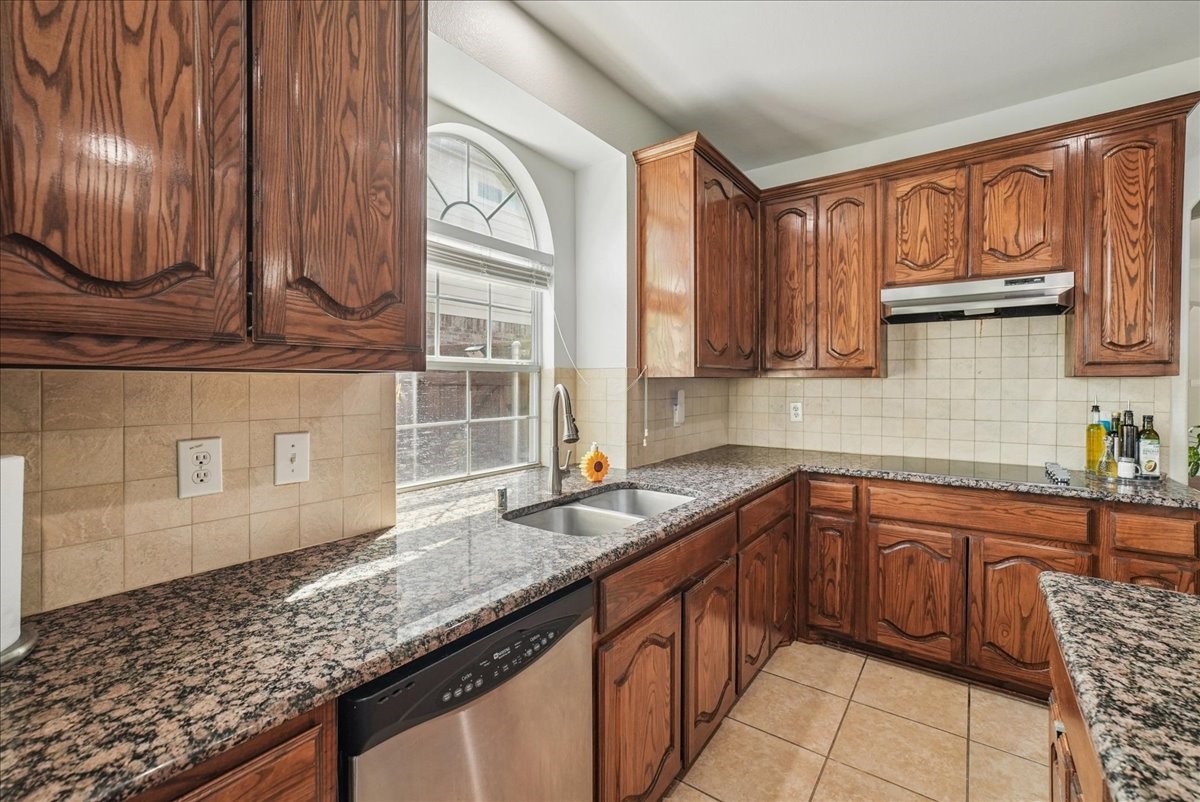 5856 Summerwood Drive Grand Prairie TX 75052