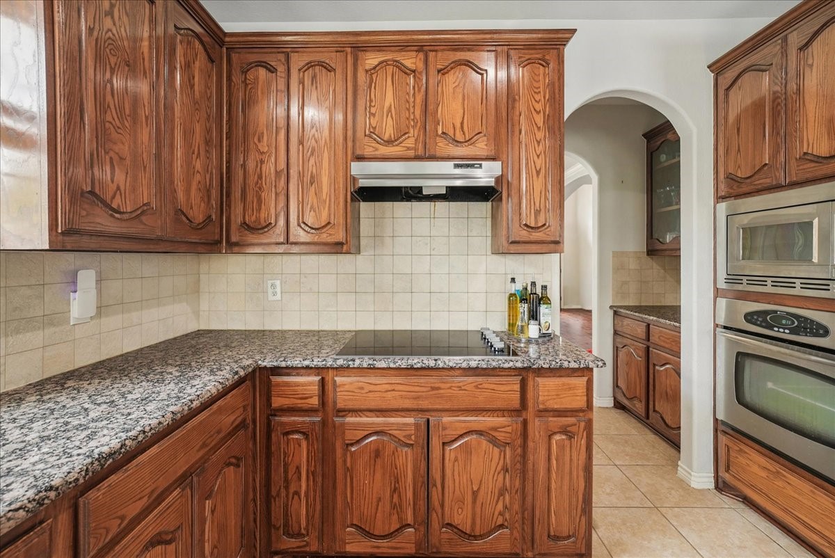 5856 Summerwood Drive Grand Prairie TX 75052