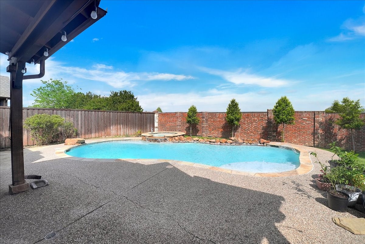 5856 Summerwood Drive Grand Prairie TX 75052