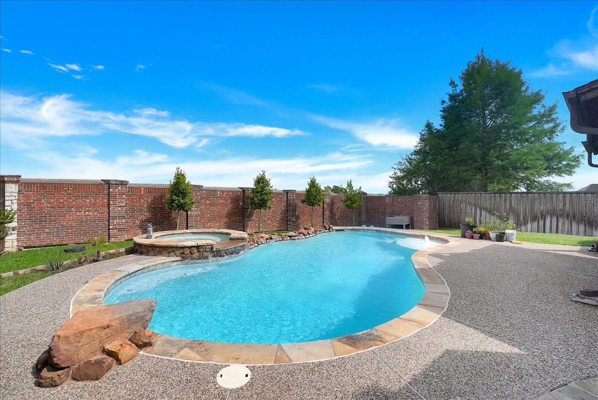 5856 Summerwood Drive Grand Prairie TX 75052