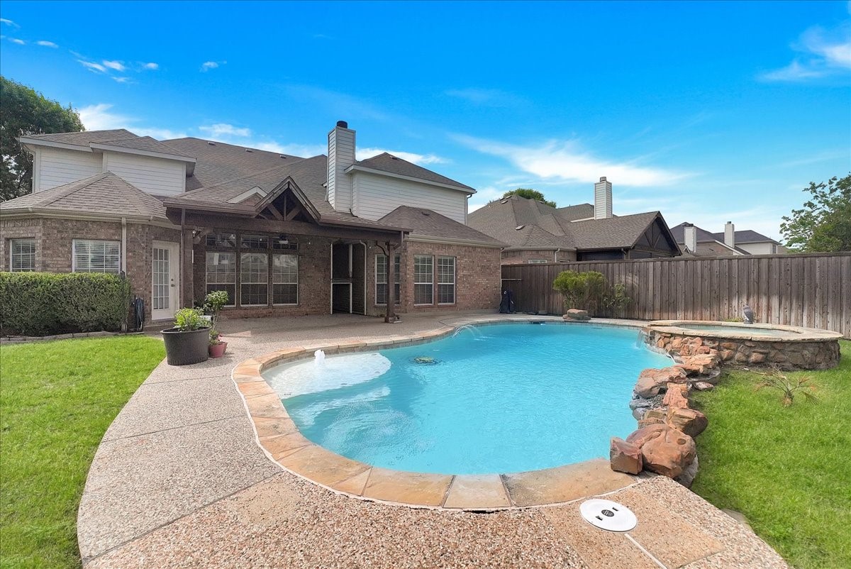 5856 Summerwood Drive Grand Prairie TX 75052