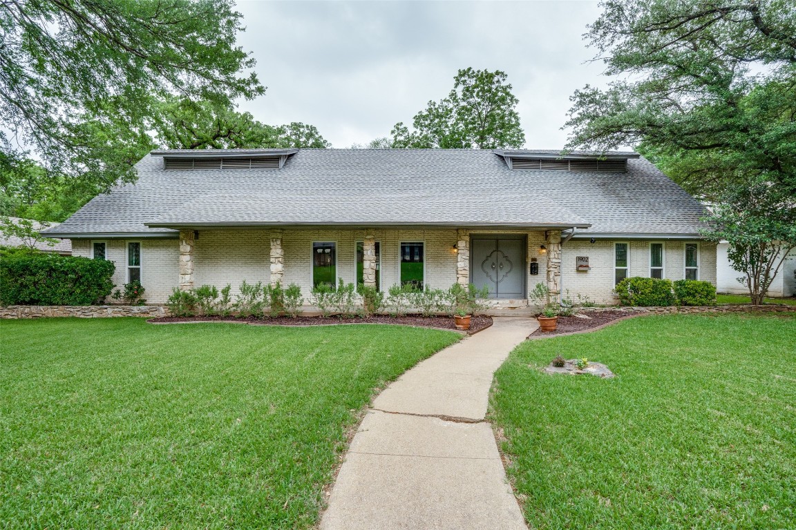 1902 Westminster Drive Grand Prairie TX 75050