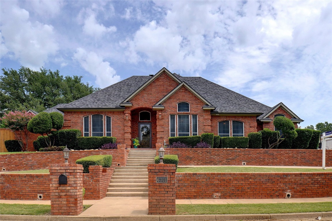 6301 Meadow Lakes Drive North Richland Hills TX 76180
