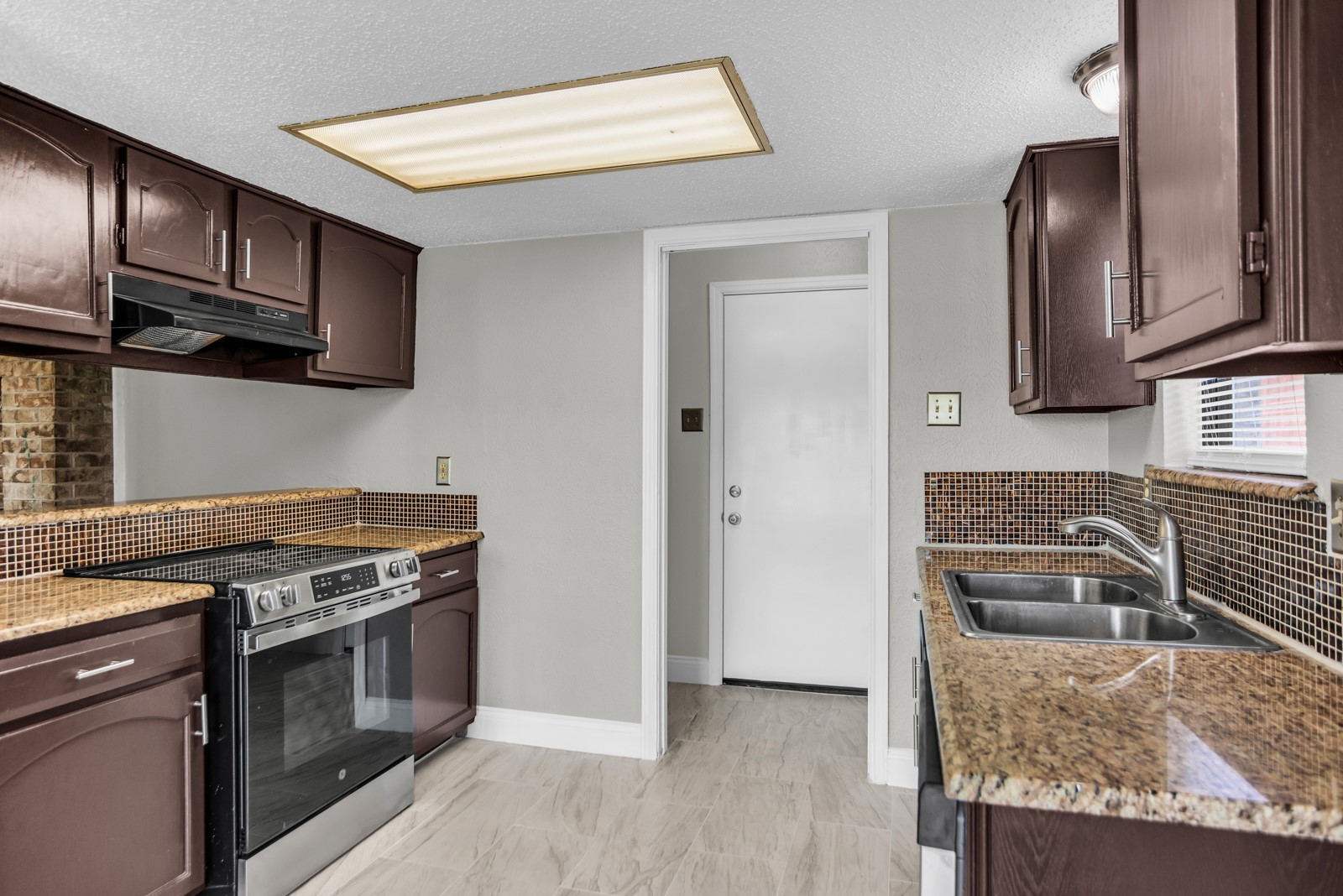 1125 Pleasant Valley Road Garland TX 75040