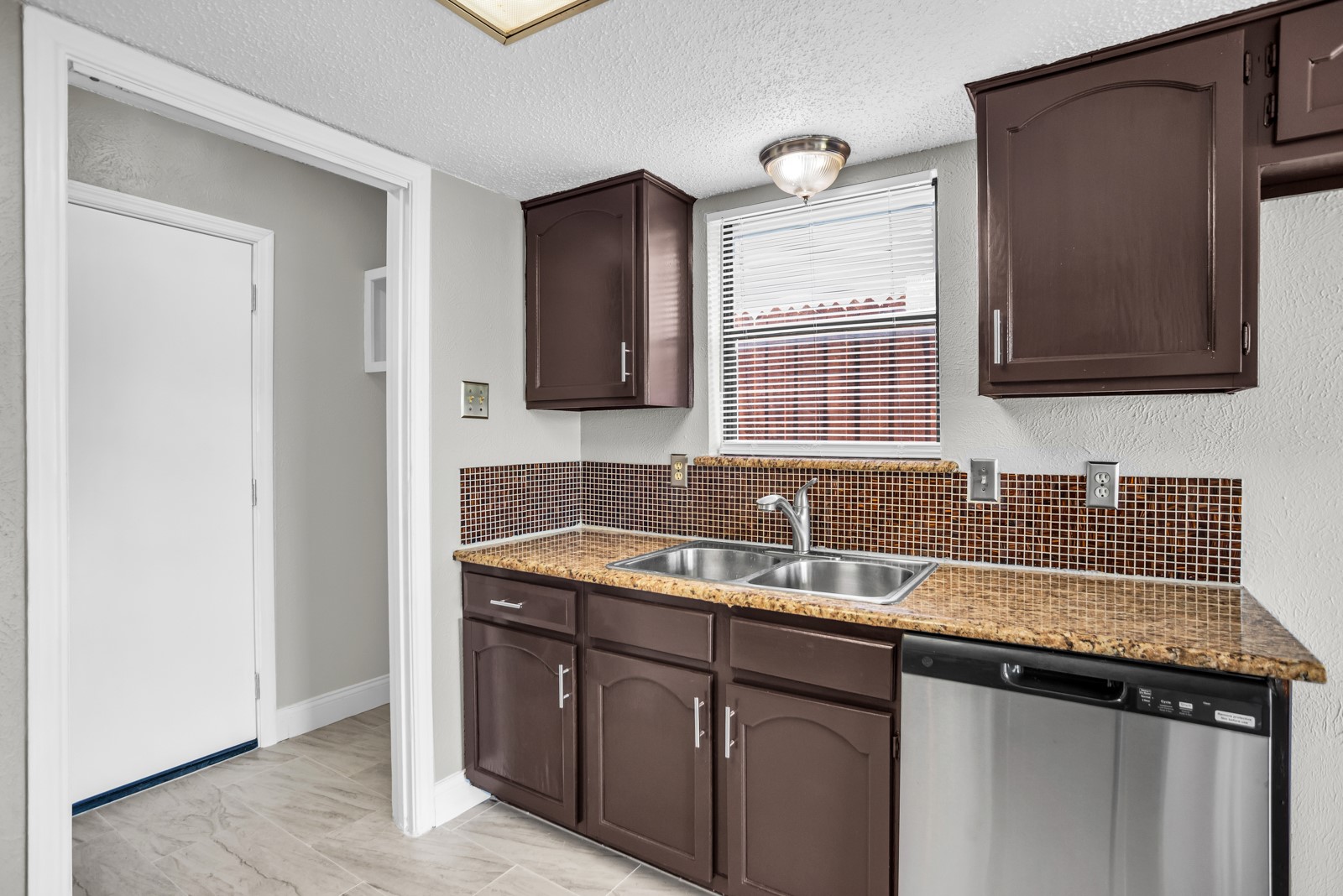 1125 Pleasant Valley Road Garland TX 75040