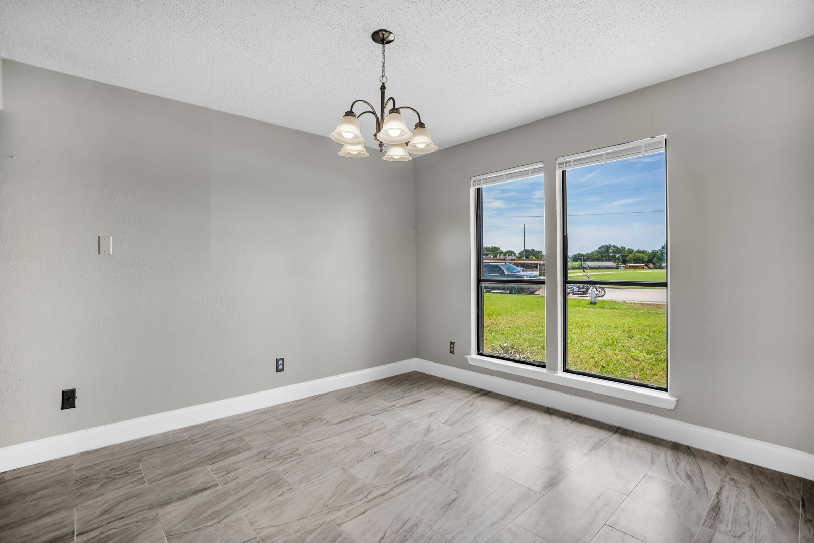 1125 Pleasant Valley Road Garland TX 75040
