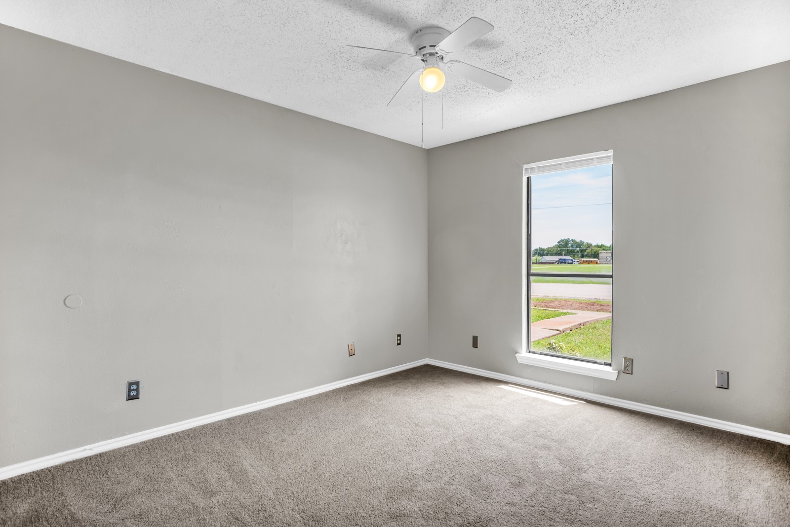 1125 Pleasant Valley Road Garland TX 75040