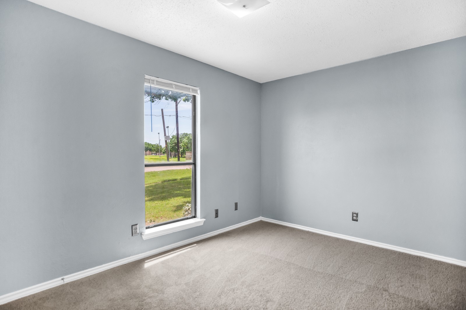 1125 Pleasant Valley Road Garland TX 75040