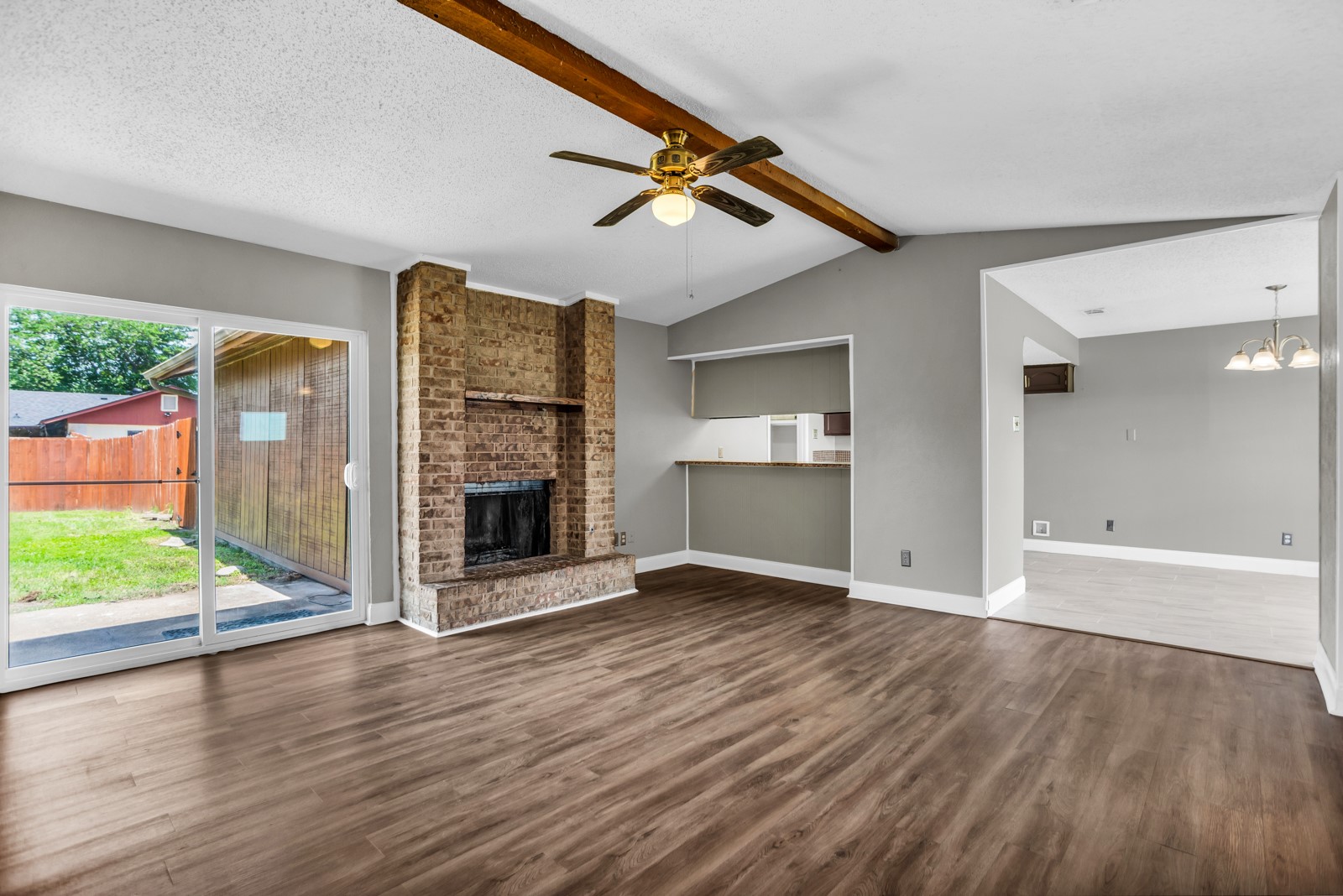 1125 Pleasant Valley Road Garland TX 75040