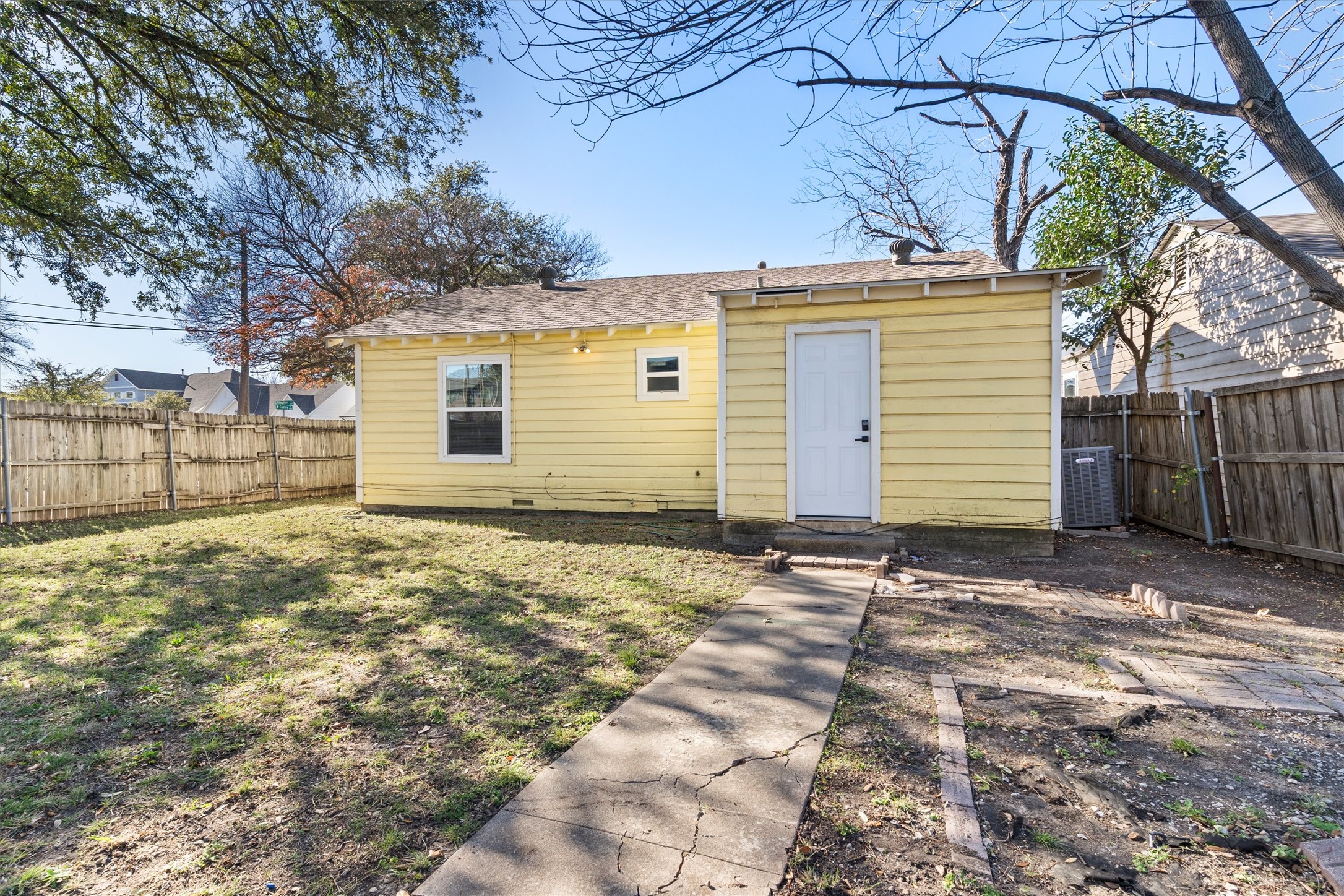 2739 Livingston Avenue Fort Worth TX 76110