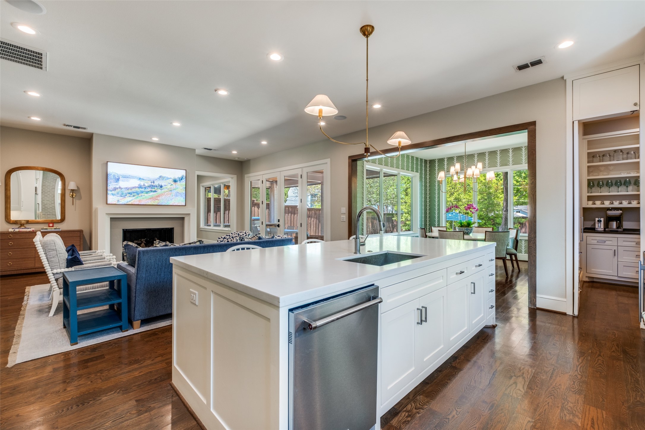 6911 Clayton Avenue Dallas TX 75214
