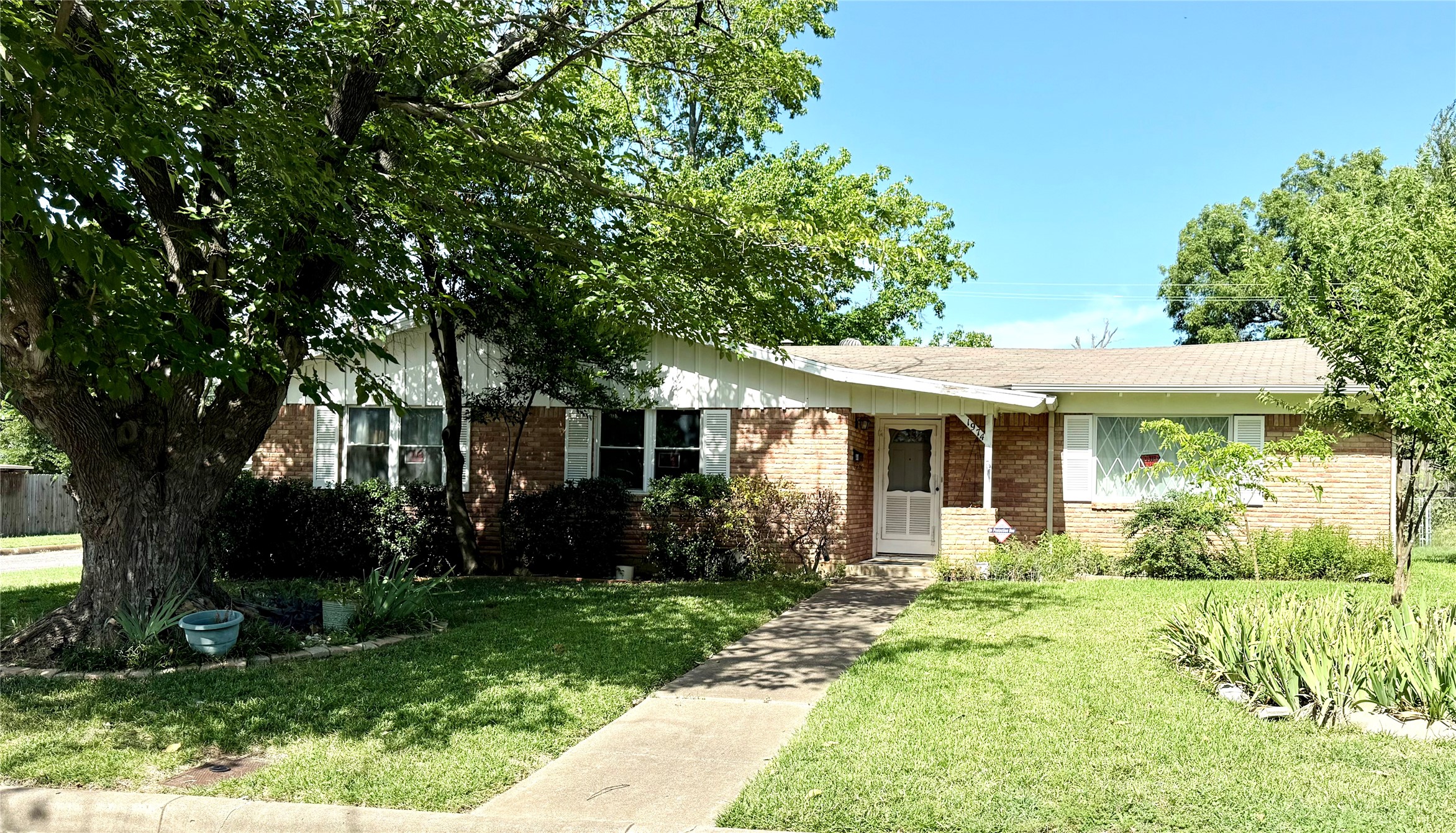 1974 Shelman Trail Fort Worth TX 76112