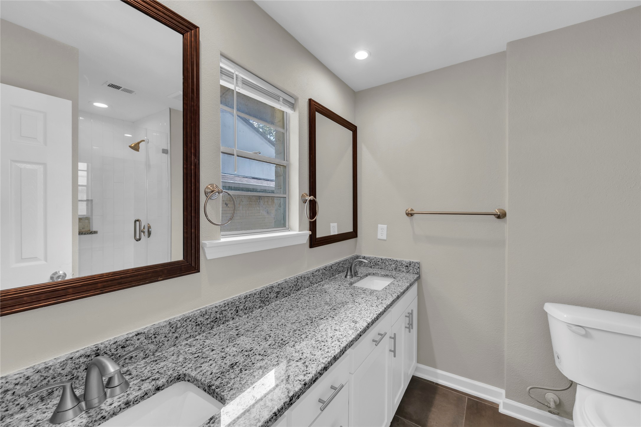 12 Somerset Terrace Bedford TX 76022