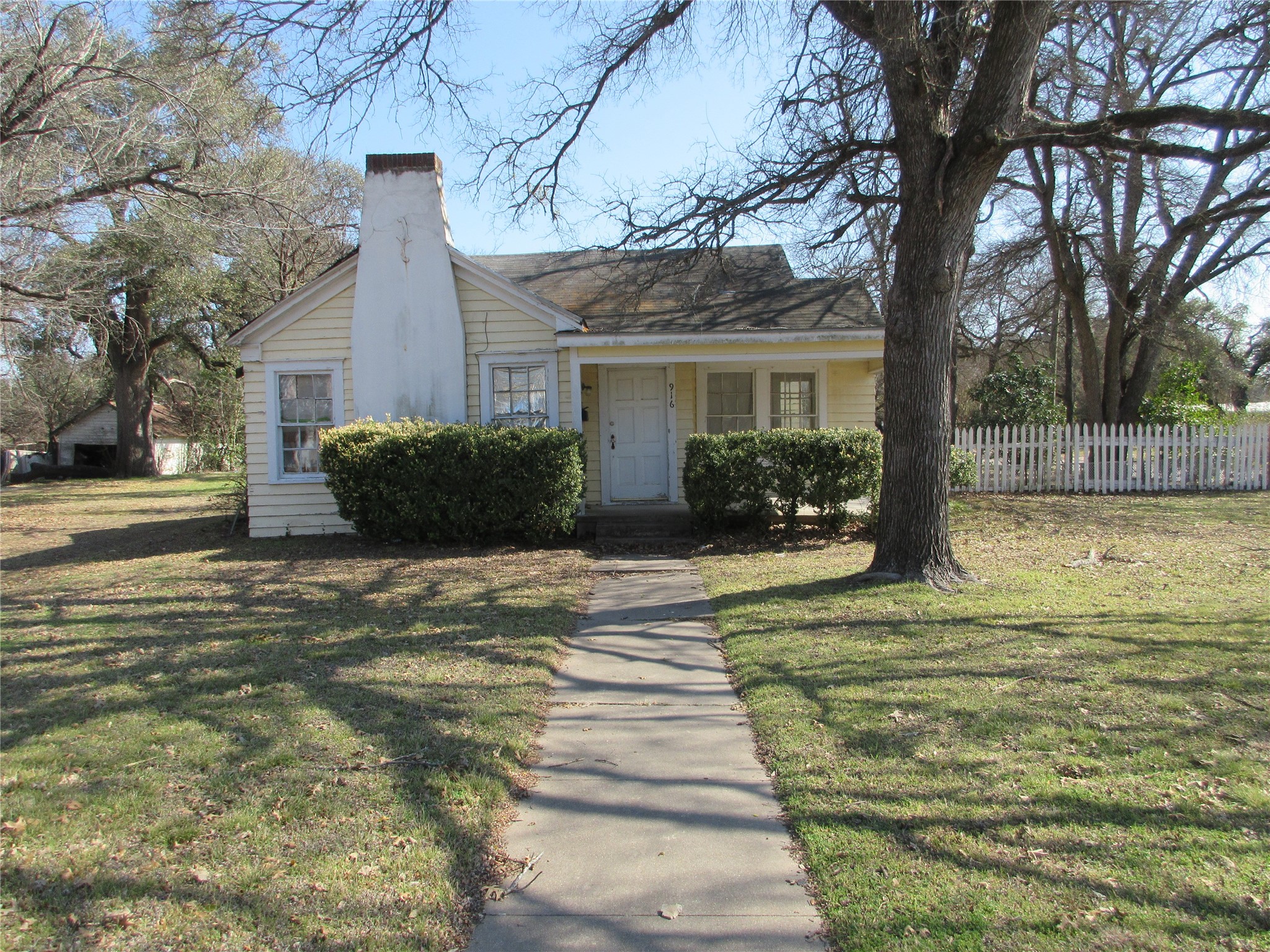 916 Ward Marlin TX 76661