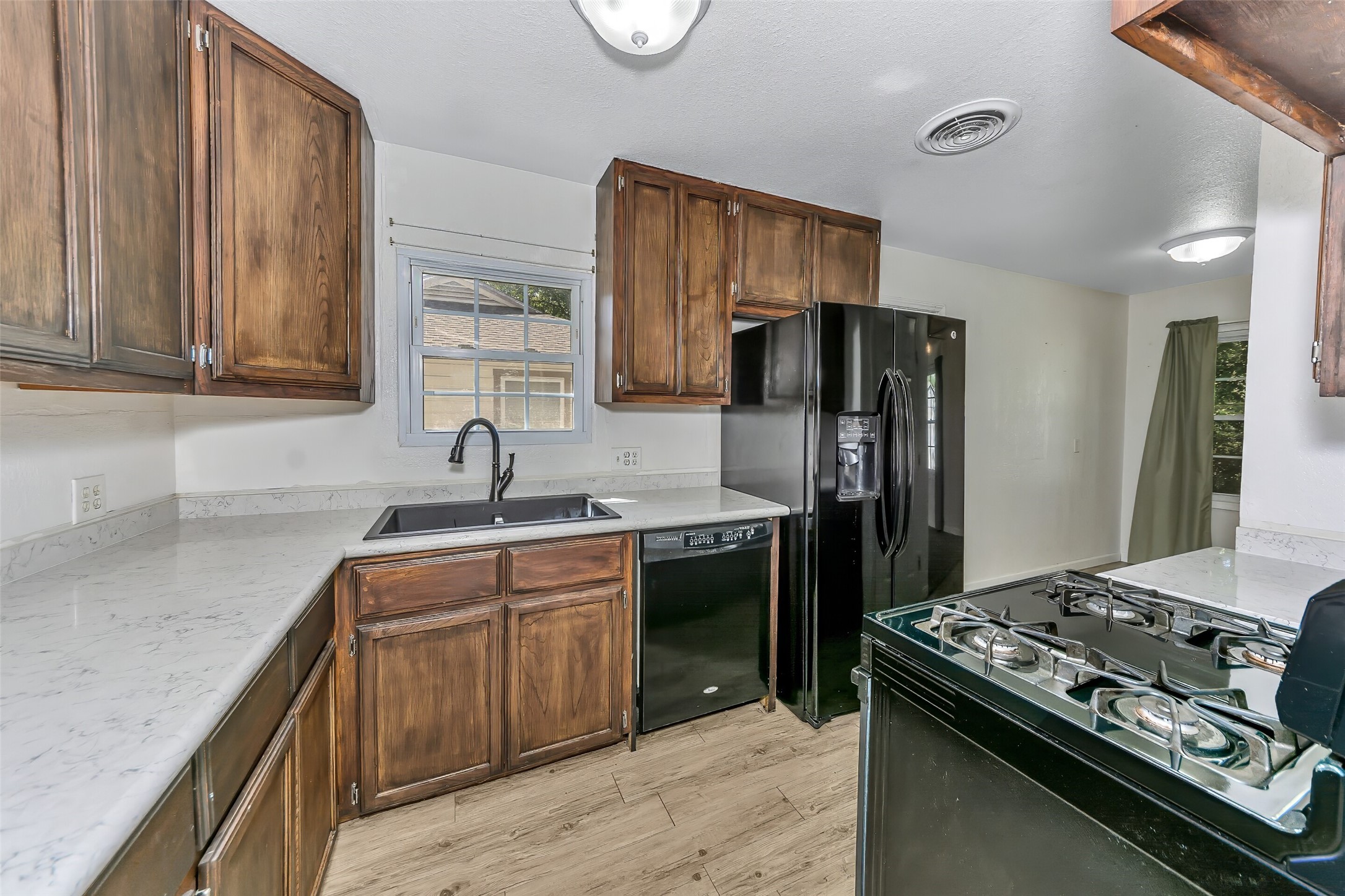 5029 Vicki Street Haltom City TX 76117