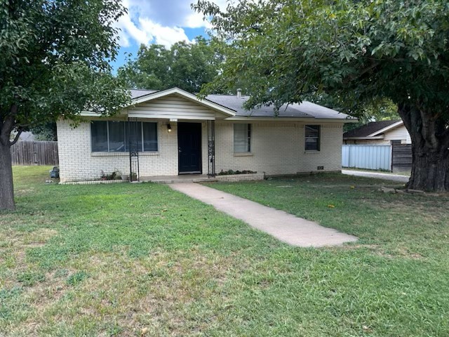 1813 Carpenter Street Bridgeport TX 76426