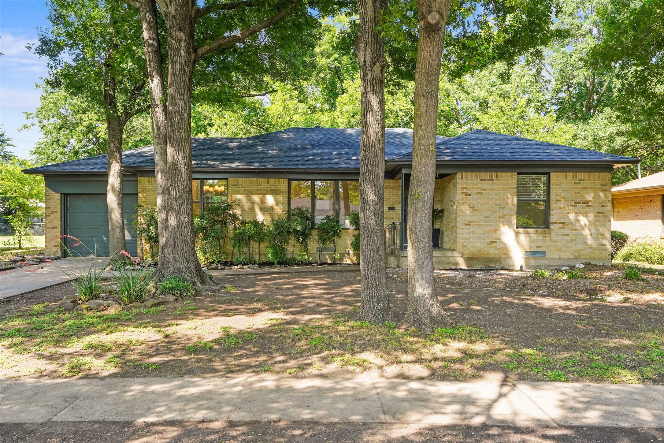 1711 Quadrangle Drive Dallas TX 75228