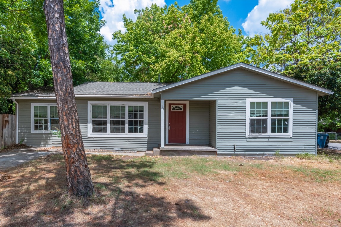 307 E 7th Street Kaufman TX 75142