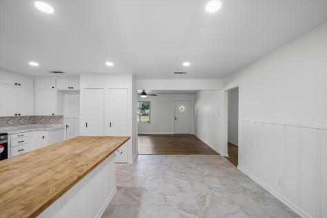 252 E Main Street Van TX 75790