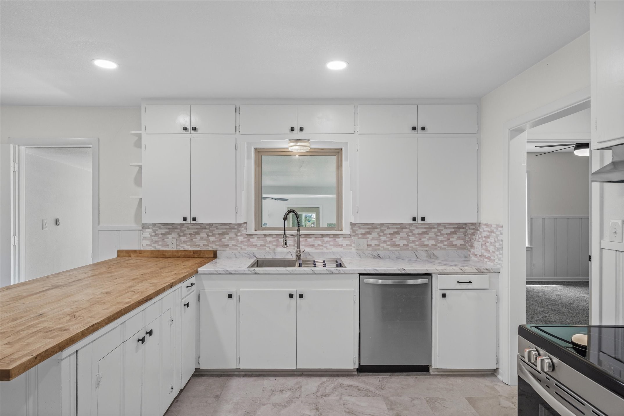 252 E Main Street Van TX 75790