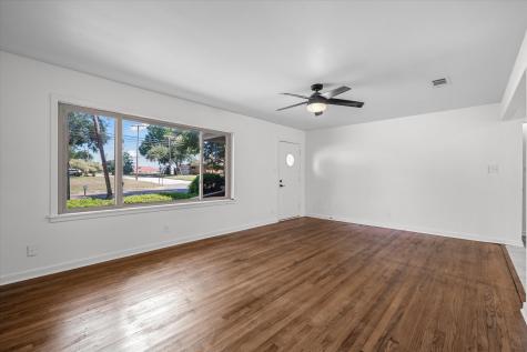 252 E Main Street Van TX 75790