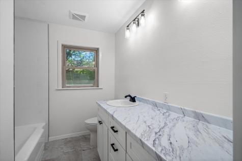 252 E Main Street Van TX 75790