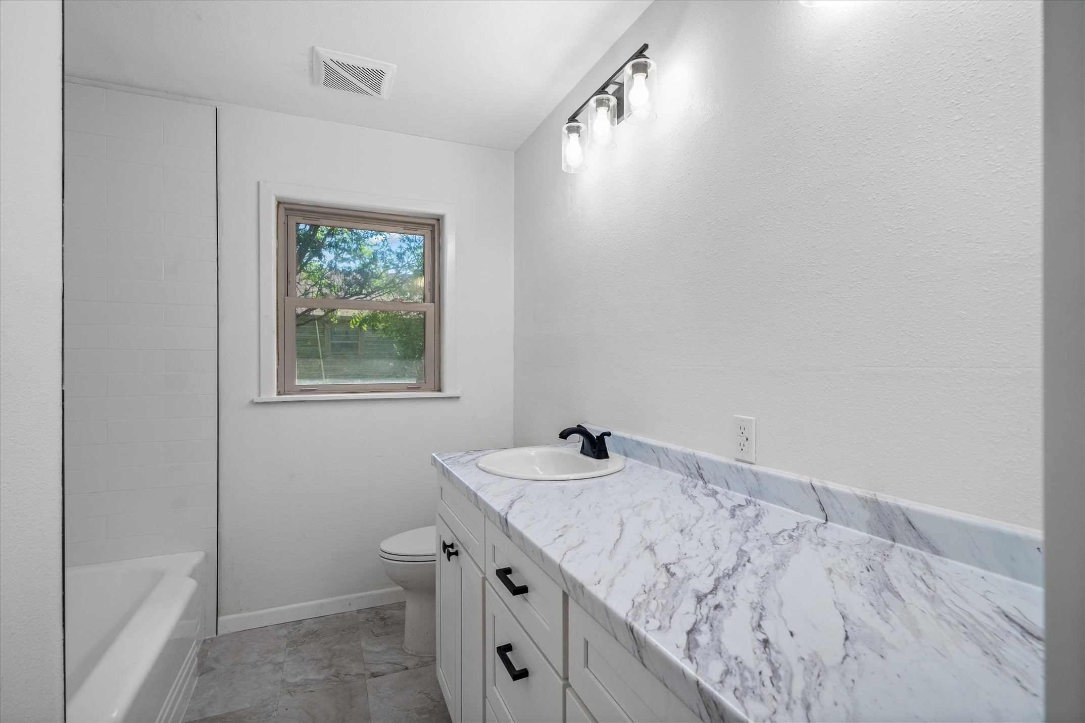 252 E Main Street Van TX 75790