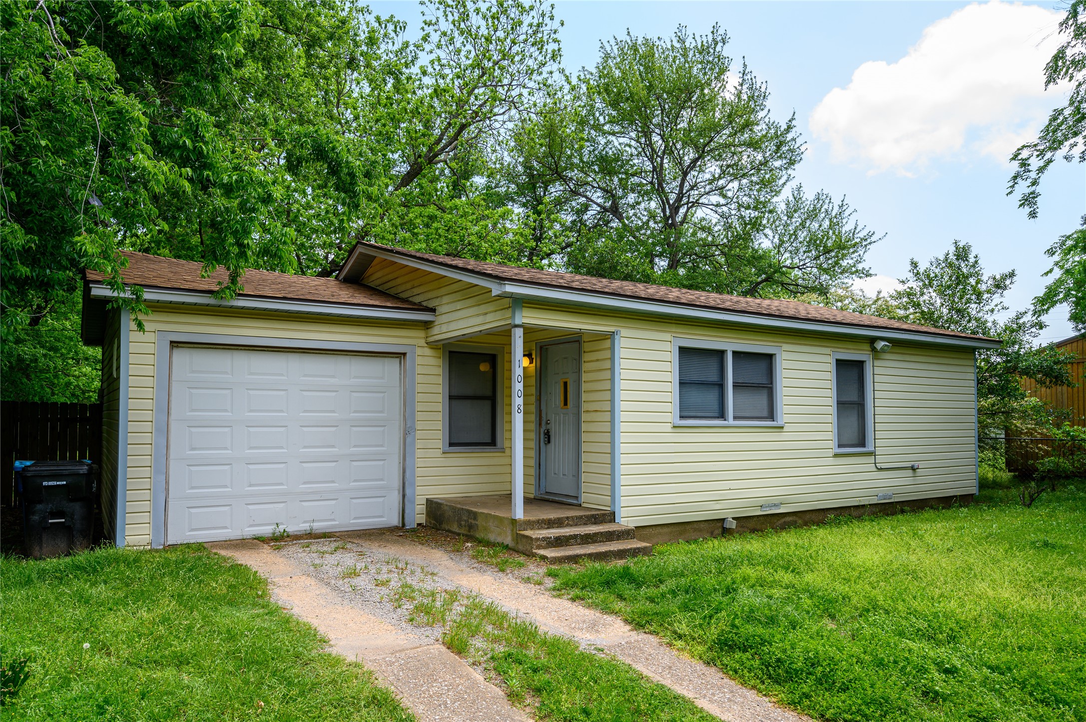 1008 N Burnett Avenue Denison TX 75020