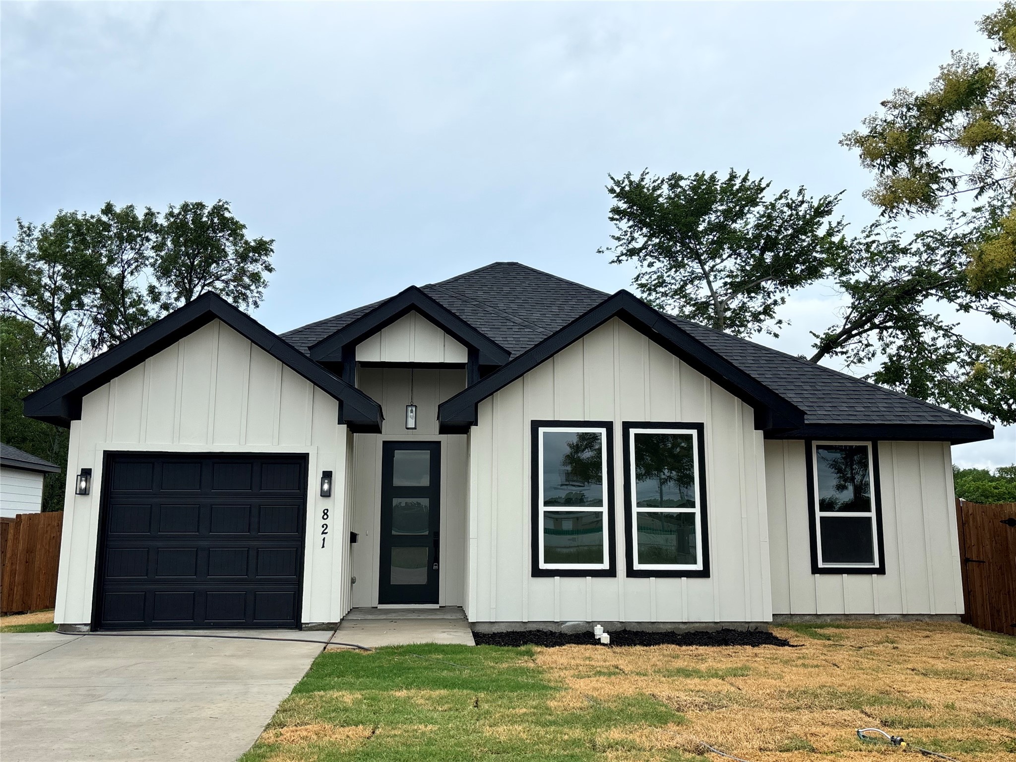 821 Rayenell Avenue Dallas TX 75217