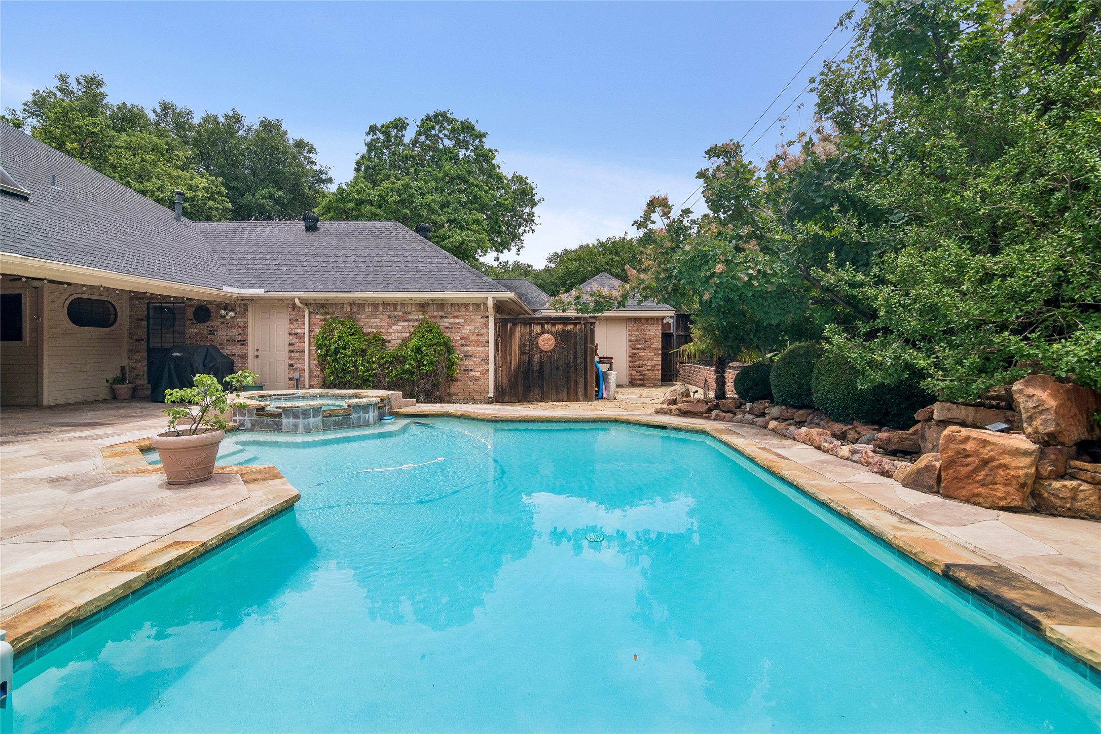 4008 Brookside Drive Bedford TX 76021