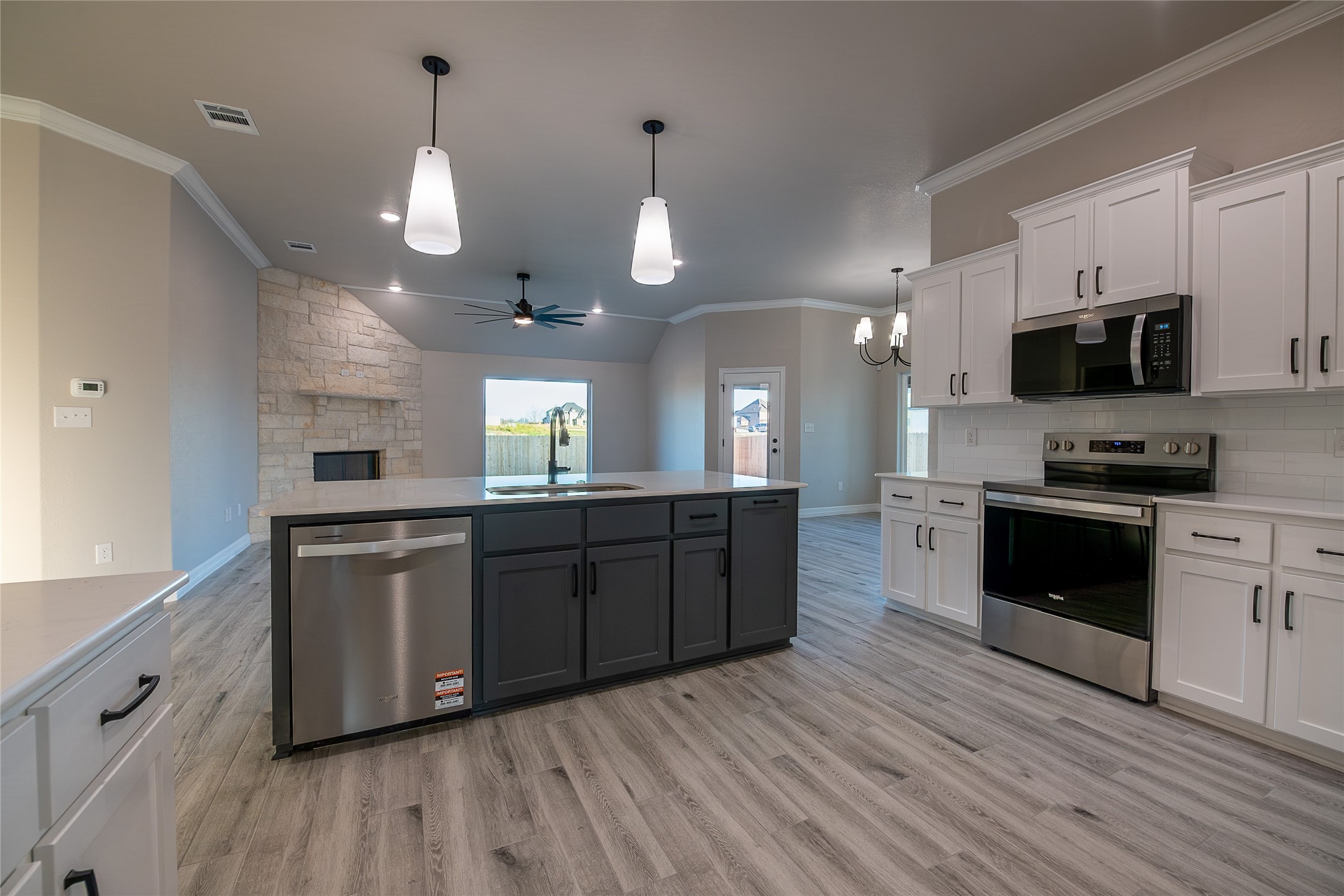 1404 Red Rock Road Hewitt TX 76643