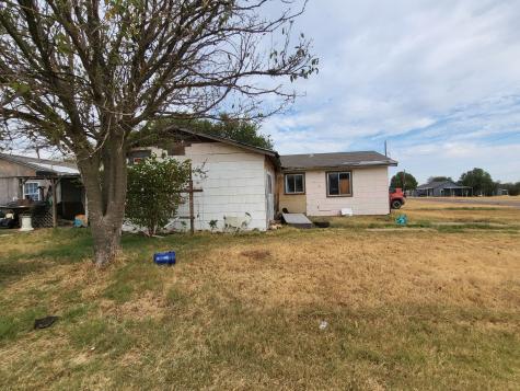 501 N Lincoln Avenue Electra TX 76360