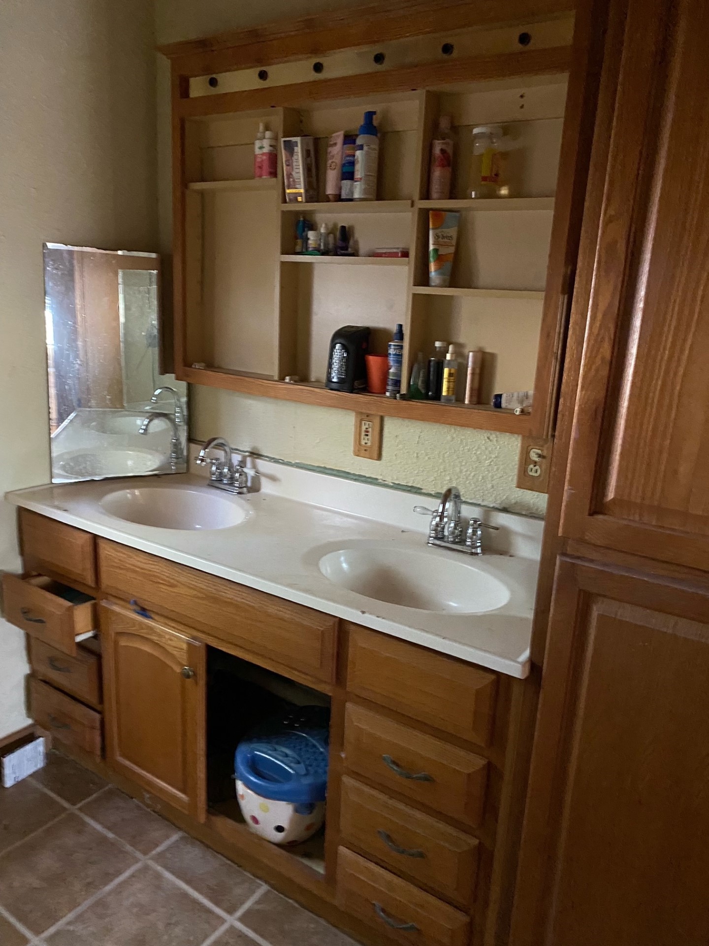 501 N Lincoln Avenue Electra TX 76360